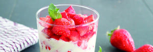 Milkshake vanille et dés de fraises : le goûter glacé enrichi à la boule de glace