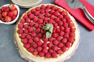 Tarte aux framboises et sa crème vanillée : le dessert enrichi des beaux jours