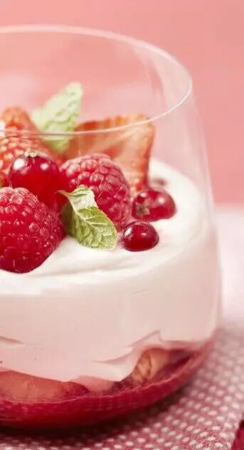 Tiramisu aux fruits rouges enrichi : la version fruitée sans café