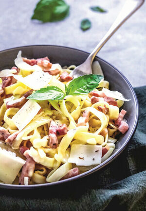 Pâtes façon carbonara enrichies : le plat de pâtes qui apporte 46 g de protéines
