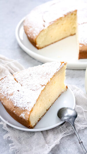 Gâteau au yaourt enrichi : la recette d'enfance aux mesures au pot