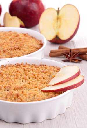 Crumble pomme cannelle enrichi : le classique au four qui sent bon l'automne