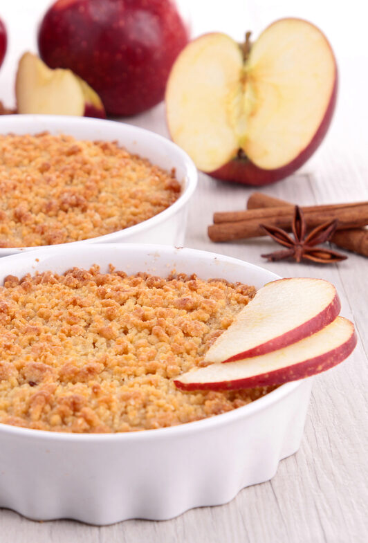 Crumble pomme cannelle enrichi : le classique au four qui sent bon l'automne