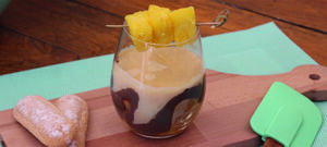 Trio gourmand et sa brochette d'ananas : la verrine à étages riche en protéines