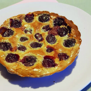 Clafoutis coco cerises : le duo exotique qui renouvelle le classique