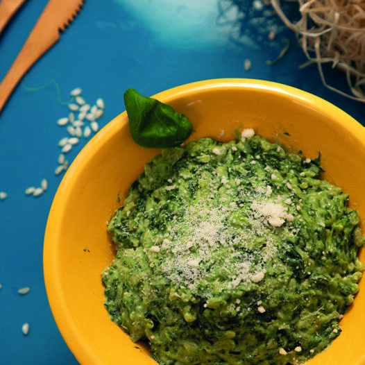 Risotto aux épinards et parmesan : le plat crémeux qui se mange à la cuillère