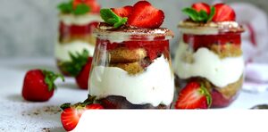 Tiramisu à la fraise sans mascarpone : une crème au chocolat blanc enrichie