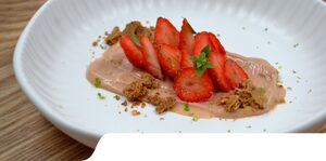 Crémeux fraise citron vert et sablé basilic : le dessert enrichi façon restaurant